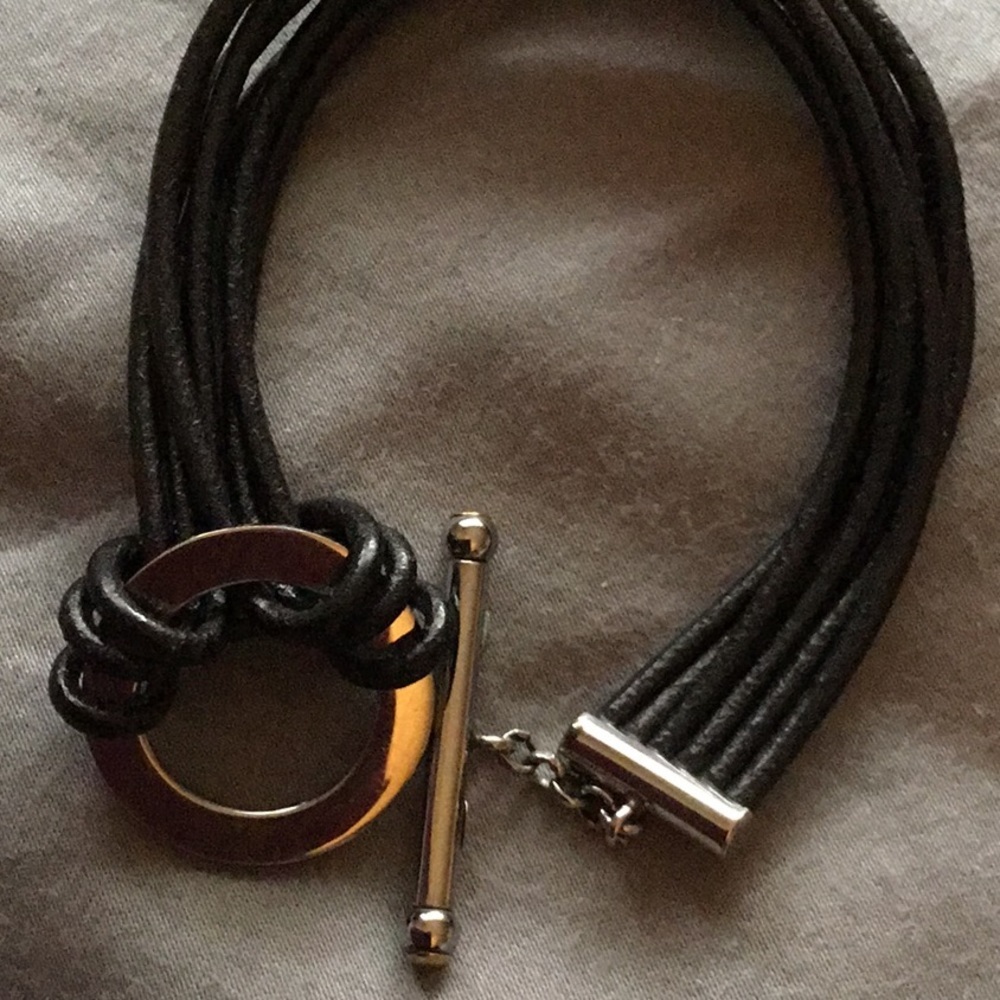 Black leather bracelet size 6 1/2- 7 inches - Picture 3 of 3